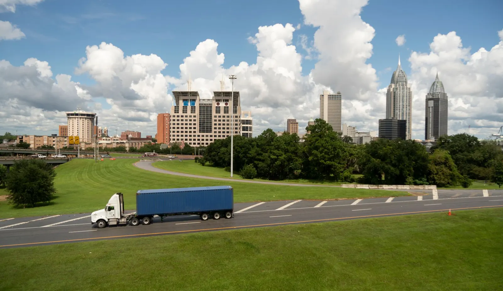 semi shipping container on Mobile highway